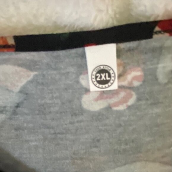 Your Style 2XL Women's Short Sleeve Floral Blouse - Picture 3 of 4